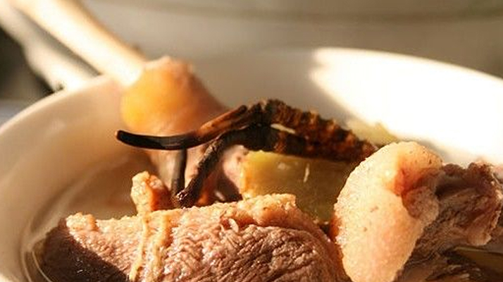 冬蟲夏草燉鮮鮑湯：滋補(bǔ)珍饈的精心烹制