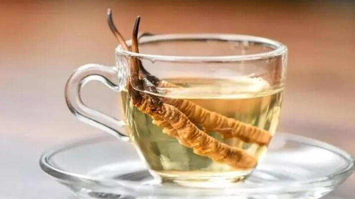 冬蟲夏草沖泡溫度科學全解：解鎖80℃的生命密碼