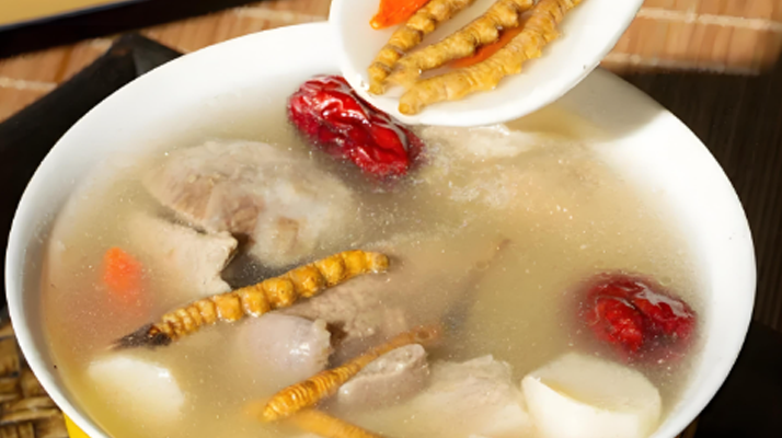 冬蟲夏草枸杞泡酒做法