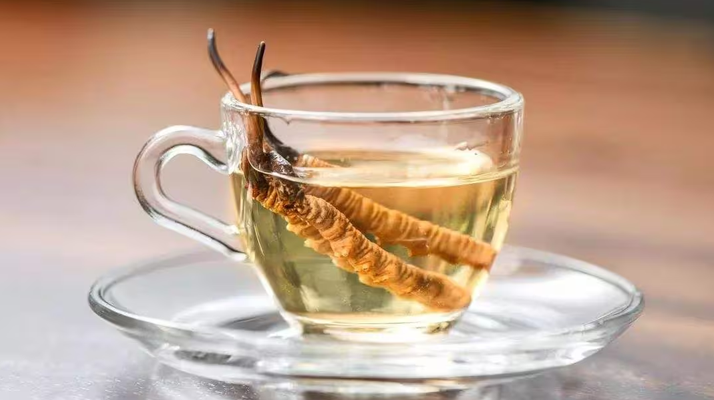 一斤白酒泡多少冬蟲夏草合適？科學(xué)配比與泡制指南