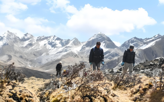  如何在保護生態(tài)環(huán)境的前提下合理利用冬蟲夏草資源？